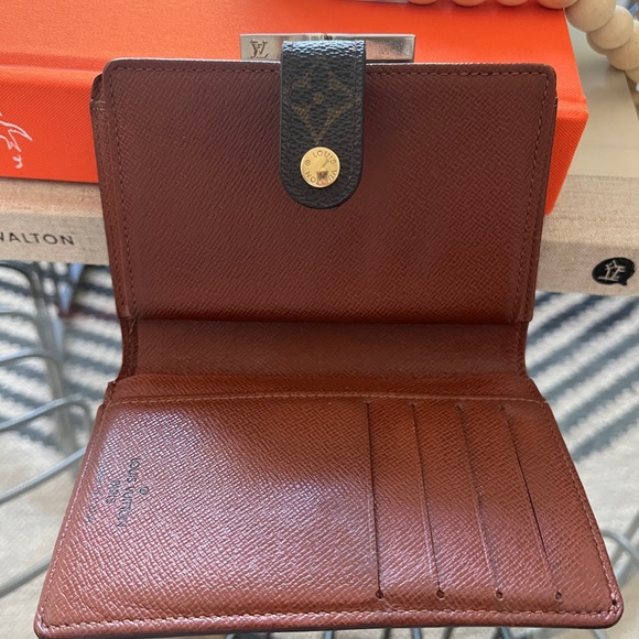 LOUIS VUITTON Monogram French Kisslock wallet. Very good condition. Vintage. - Picture 6 of 12